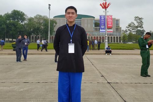Vượt núi xuống Thủ đô học đại học