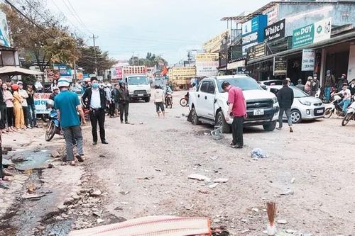 Xe tải tông hàng loạt ô tô, xe máy, 2 cô gái tử vong tại chỗ