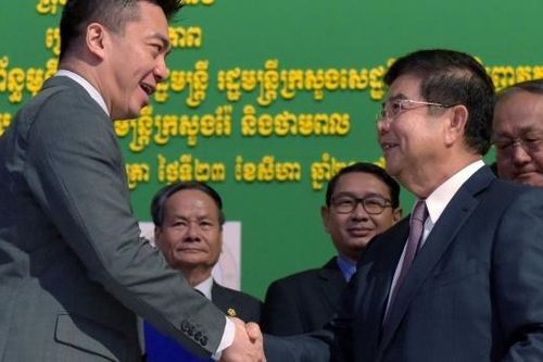 Campuchia lần đầu tiên khai thác dầu mỏ