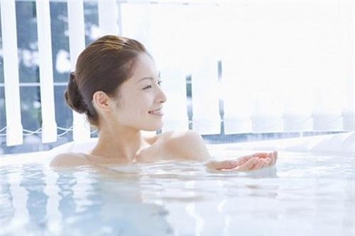 Tắm nước ấm với gừng được không, tắm thế nào cho tốt?