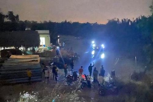 Đánh sập sòng bạc 'khủng' giữa cánh đồng hoang của Ba 'đen'