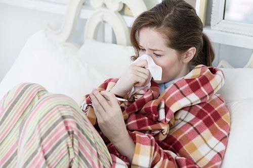 Muốn chữa cảm cúm, đừng 'dại' uống nước cam