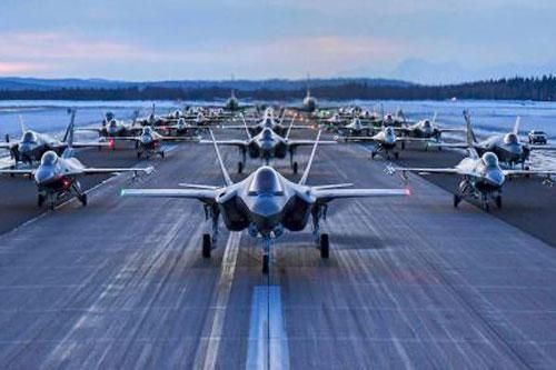 F-35 lần đầu phô diễn màn 'Voi đi bộ' tại Alaska
