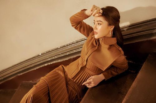 Lý Kim Thảo hóa quý cô mùa đông với tông màu trầm cổ điển đầy thanh lịch