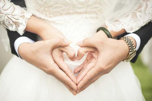 Cô vợ hơn 24 tuổi muốn có con, chàng 'phi công trẻ' làm điều khó ngờ