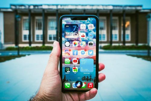 Apple bất ngờ thua kiện nhà sản xuất 'iOS ảo'