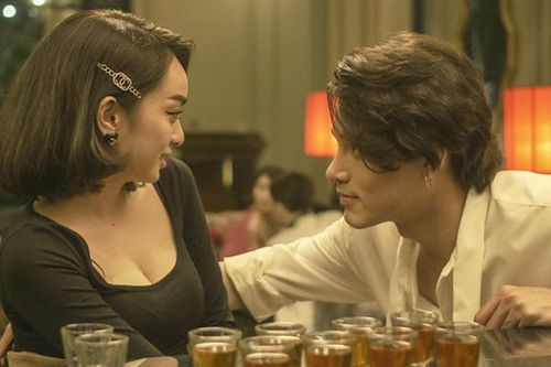 'Gái già lắm chiêu' Kaity Nguyễn táo bạo khoe vòng 1
