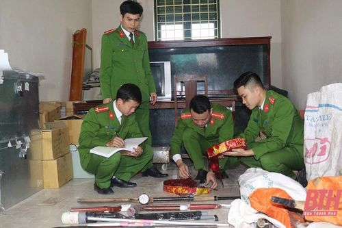 Đấu tranh tố giác hành vi vi phạm pháp luật liên quan đến pháo, vũ khí, vật liệu nổ