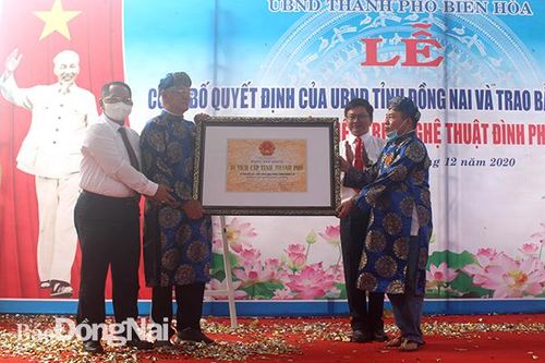 Trao bằng xếp hạng di tích cấp tỉnh đình Phước Lư
