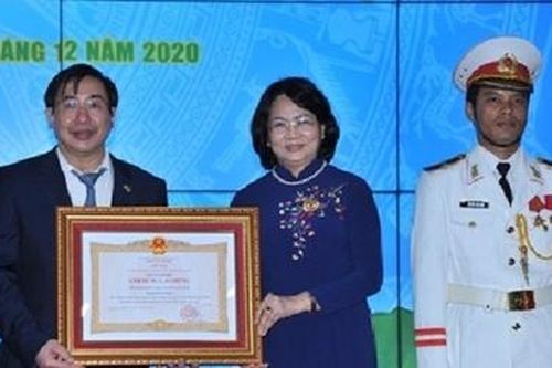 Trường Đại học Y khoa Phạm Ngọc Thạch nhận danh hiệu Anh hùng lao động