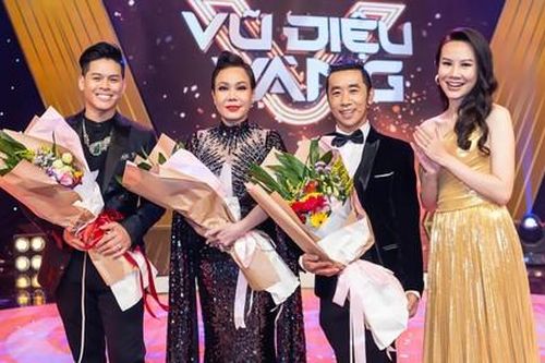 Việt Hương nhớ thời đi hát khi trao giải quán quân Vũ Điệu Vàng