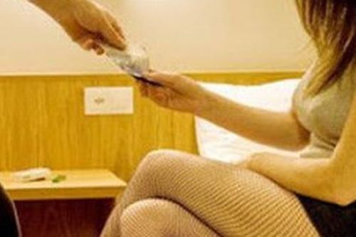 Chủ nhà nghỉ chứa chấp gái mại dâm