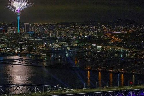 New Zealand bắn pháo hoa rực rỡ đón năm mới 2021