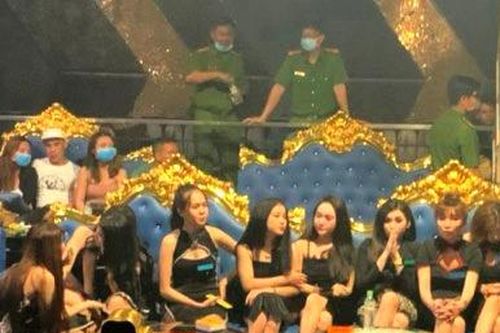 Hơn 60 nam nữ phê ma túy ở quán bar