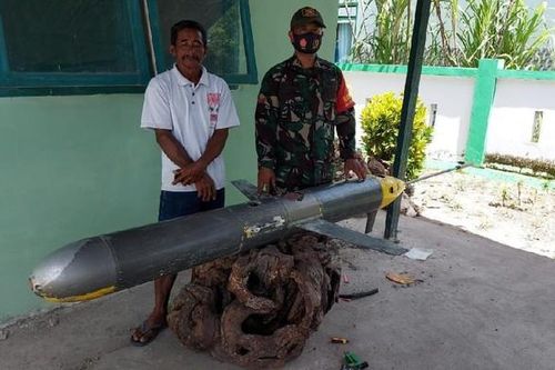 Ngư dân Indonesia tìm thấy tàu ngầm UUV nghi của Trung Quốc