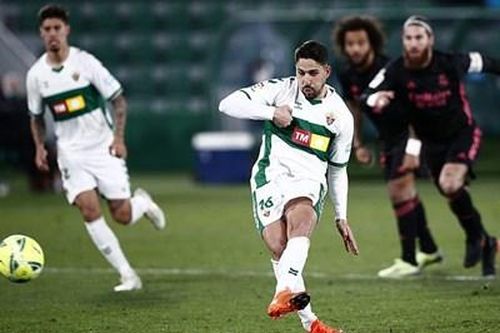 Bị Elche cầm hòa, Real Madrid lỡ cơ hội lên đầu bảng