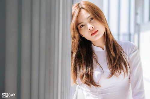 Nữ sinh trường Đại học Xây dựng đẹp thuần khiết với tà áo dài trắng