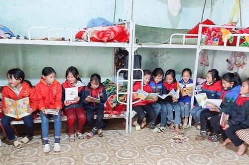 Giữ chân học trò bằng bữa cơm ấm nóng