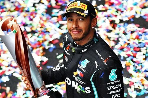 Tay đua F1 Lewis Hamilton được phong tước Hiệp sĩ cao quý của Hoàng gia Anh