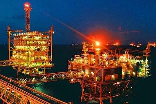 Giá xăng dầu hôm nay 31/12: Dầu thô giữ vững đà tăng phiên cuối năm