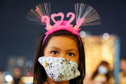 Thời khắc giao thừa 2021: Pháo hoa giữa các quảng trường không bóng người