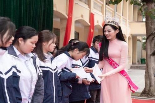 Hoa hậu Đỗ Thị Hà ra mắt quỹ học bổng mang tên mình