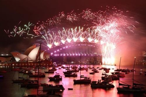 Xem màn trình diễn pháo hoa hoành tráng chào đón năm mới ở Sydney