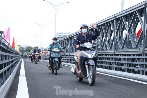 Người dân Sài Gòn thoát cảnh 'qua sông lụy đò'
