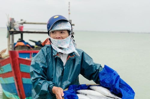 Ngư dân 'hốt bạc' nhờ lộc biển ngày cuối năm