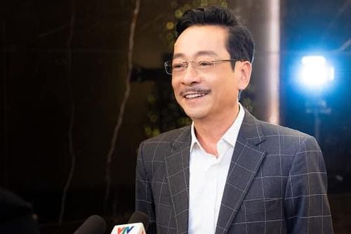 NSND Hoàng Dũng phẫu thuật cột sống, nghệ sĩ gửi lời chúc sớm bình phục