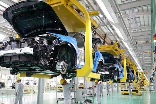 Ngày cuối hưởng ưu đãi 50% phí trước bạ cho xe lắp ráp trong nước