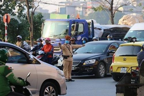 Người dân nghỉ Tết Dương lịch, ùn ùn rời thủ đô