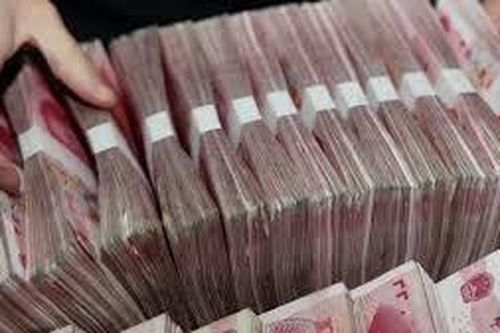 Cụ bà mang phiếu tiết kiệm 60 năm trước đi rút tiền