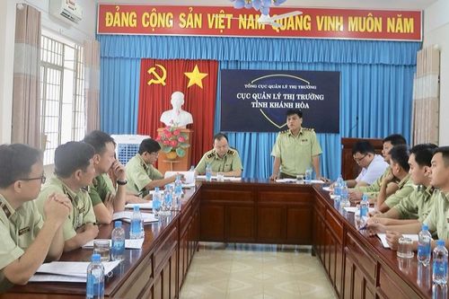 Cục QLTT Khánh Hòa tổ chức tiêu hủy sản phẩm hàng hóa vi phạm trị giá gần 3 tỷ đồng