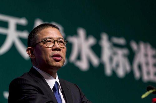 Chủ hãng nước đóng chai Trung Quốc thành người giàu nhất châu Á