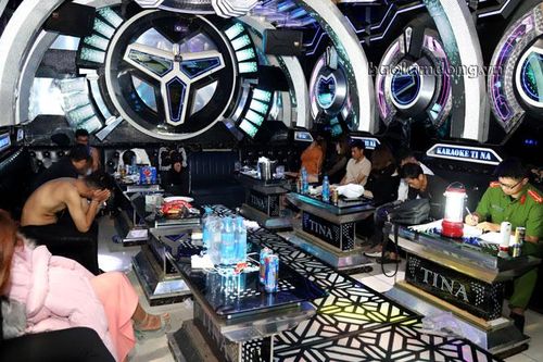 Đột kích quán karaoke ở Bảo Lộc, phát hiện 24 thanh niên phê ma túy
