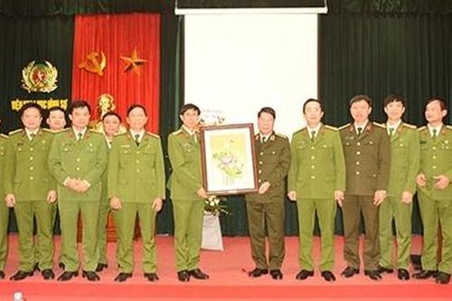 Thứ trưởng Bùi Văn Nam làm việc với Viện Khoa học hình sự