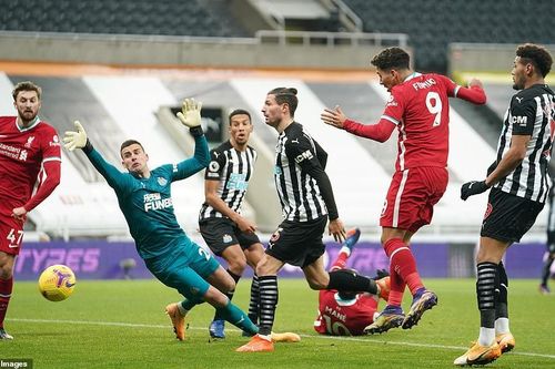 Kết quả Ngoại Hạng Anh: Hòa Newcastle, Liverpool chỉ hơn Man Utd 3 điểm