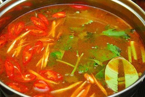 Cách làm nước lẩu nhanh, ngọt mà không cần ninh xương