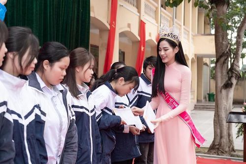 Hoa hậu Đỗ Thị Hà ra mắt quỹ học bổng mang tên mình tại Thanh Hóa