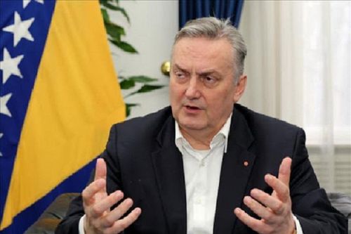 Cựu Thủ tướng Bosnia chọn công bố Khế ước xã hội là sự kiện AI lịch sử năm 2020