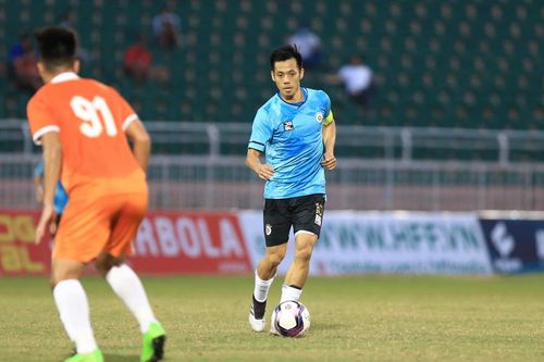 Tấn Trường, Văn Quyết mắc lỗi, Hà Nội FC suýt thua đội mới lên hạng