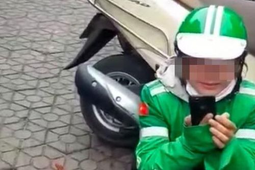 Nữ tài xế GrabBike khóc nức nở khi bị lừa mất điện thoại bất ngờ lên tiếng: 'Không có bất cứ một ai cho tôi 1 cái điện thoại và 1 xu, 1 cắc lẻ nào'