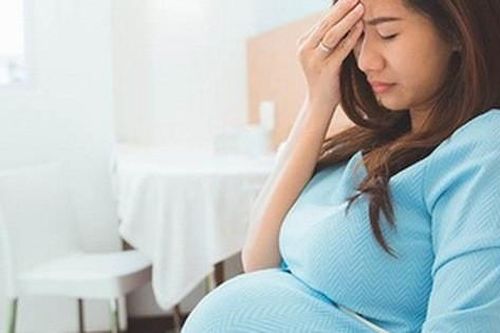 Tôi gần như kiệt sức và suy sụp vì vừa mang bầu con thứ hai, vừa cho con thứ nhất bú...