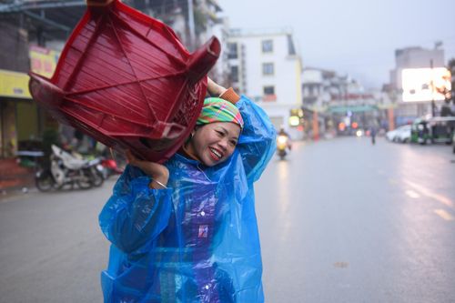 Du khách thưởng thức ẩm thực Sa Pa đêm cuối năm