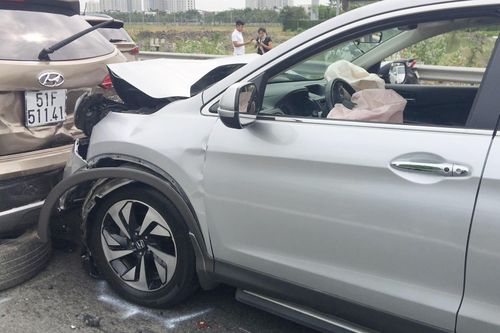Tai nạn liên hoàn trên cao tốc TP.HCM - Dầu Giây