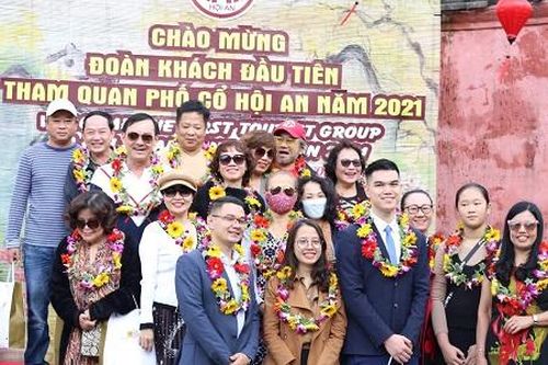 Đà Nẵng, Hội An đón những du khách đầu tiên trong năm mới