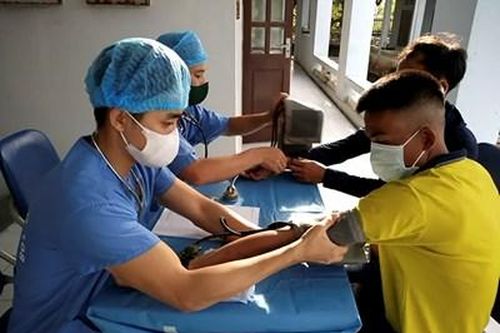 Chăm sóc ngư dân tận tình, chu đáo