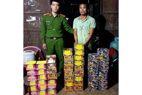 Giấu pháo để bán