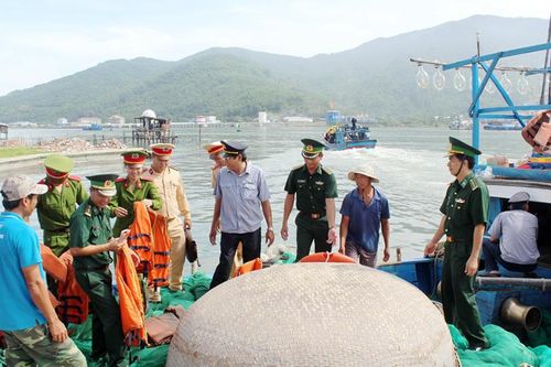 Điểm tựa vững chắc cho ngư dân vươn khơi bám biển